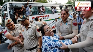 दिल्लीमधील जंतरमंतवरुन आंदोलकांना पोलिसांनी घेतलं ताब्यात