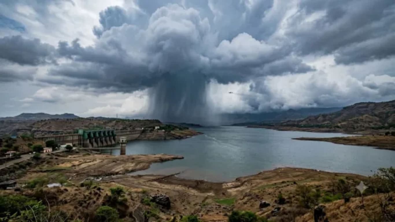 Mumbaikars face a double crisis of water shortage and pollution 