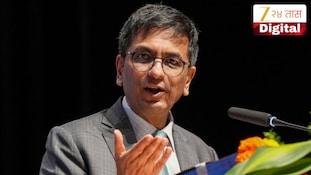 चंद्रचूड यांच्याकडून सरकारला झुकते माप, माजी न्यायमूर्ती संजय कौल यांचा गंभीर आरोप